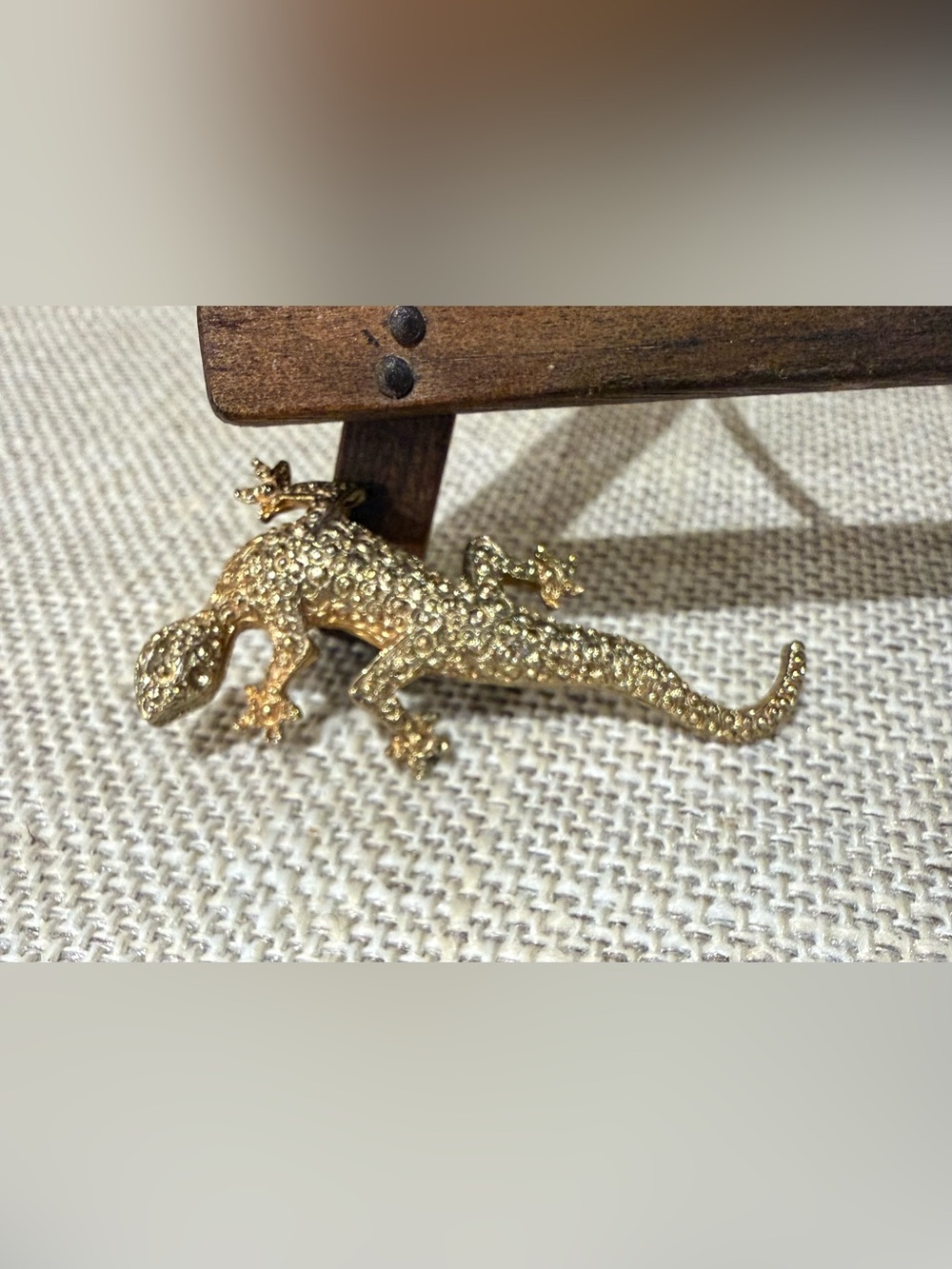 Vintage Gold Tone Textured Gecko Lizard Figural Pin Brooch